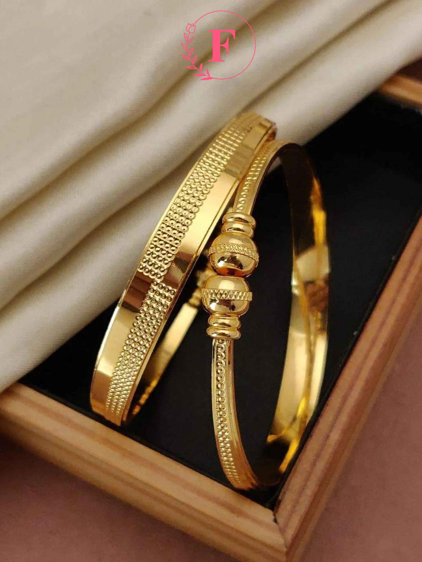 Adjustable Size Beautiful Golden Bracelet 1 Pair (2 Pieces)